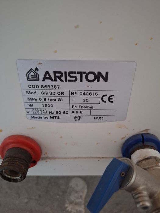 Продам водрнагреватель"Аристон"