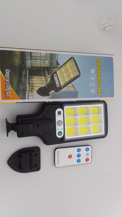 Продам светильник новая.  Заряжается от солнце цена 3500