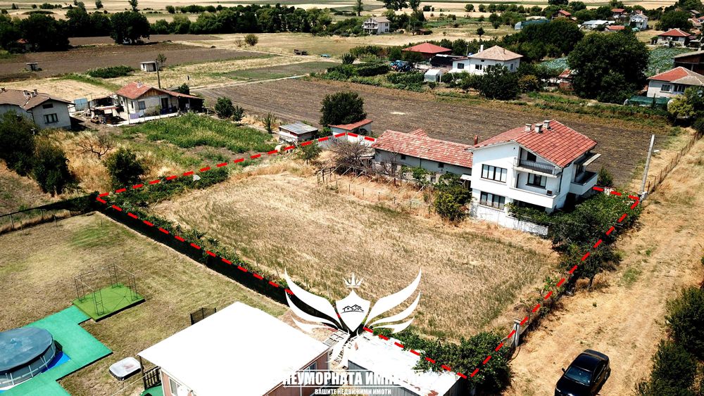 Двуетажна къща с постройки 320РЗП с 1430кв. двор село Конуш