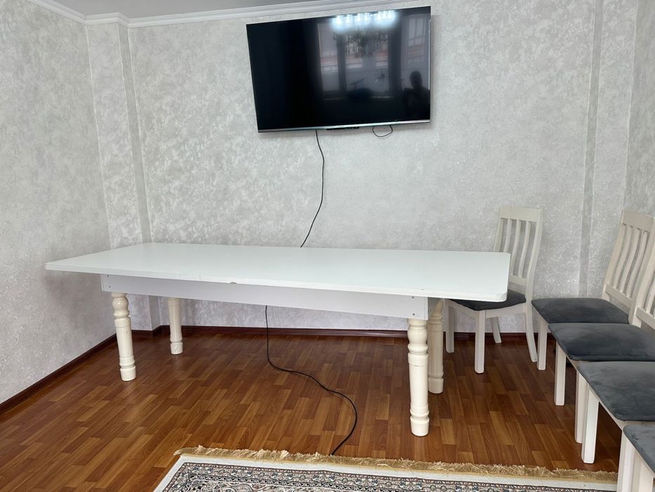 Продам гостинный стол и 6 стульев