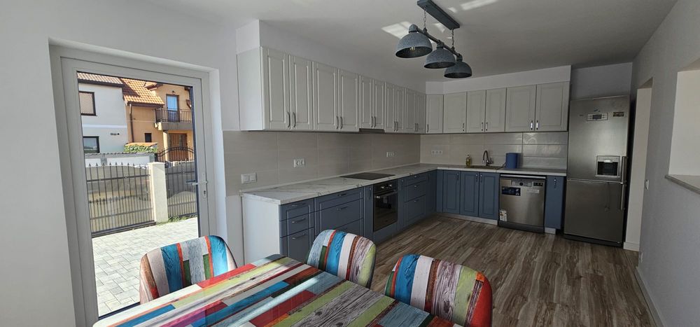 Persoana fizica inchiriez casa noua 5 camere in cartierul Tineretului-0748115163
