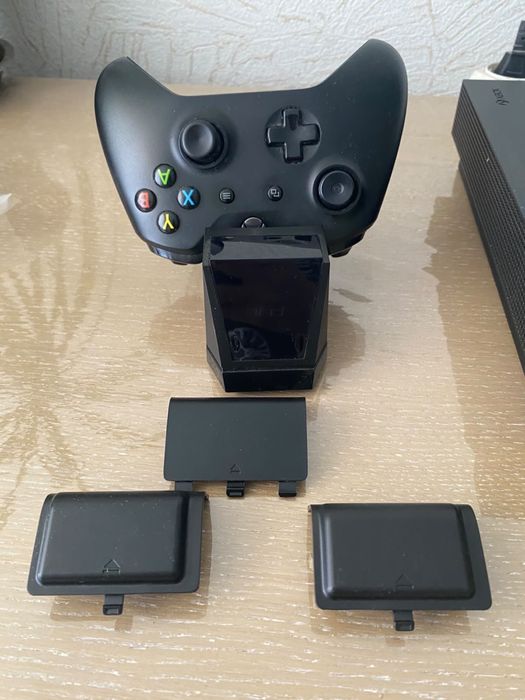 Xbox one x 1 tb + game pass
