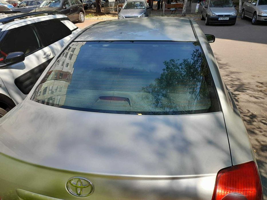 Тойота Авенсис седан