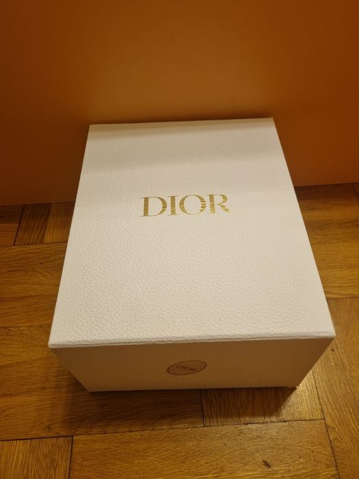 Продавам оригинална кутия DIOR