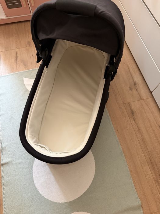 Кош за новородено Cybex (черен цвят) – в отлично състояние
