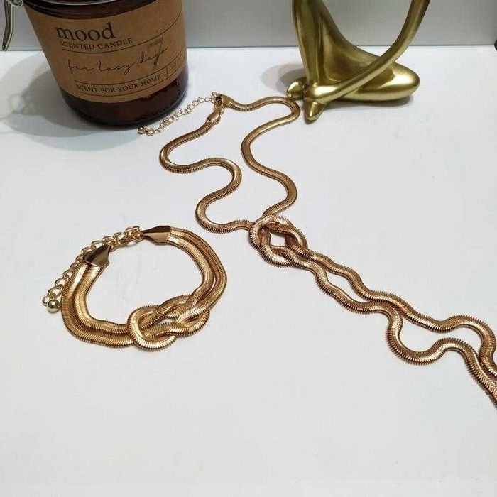 set Bratara, cercei si colier  placate cu aur in cutie cadou