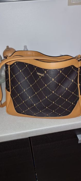 Чанта Guess.. бежова чанта ест.кожа