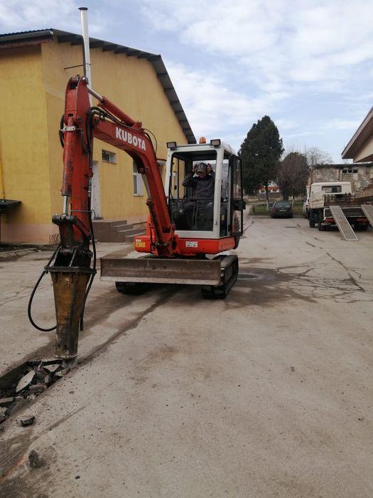 Închiriez  miniexcavator  servicii mini-excavator