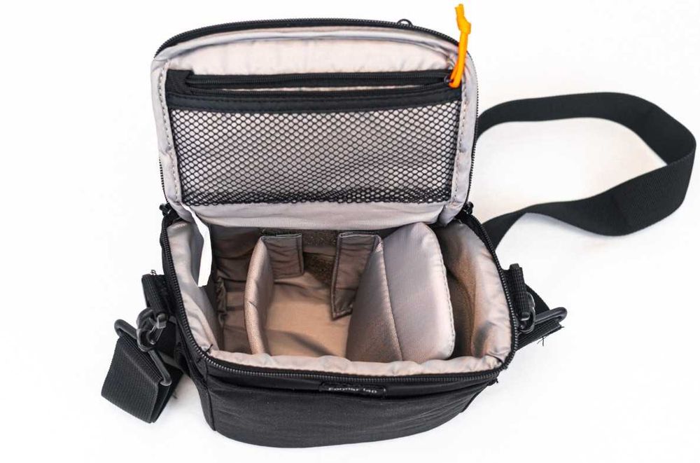 Lowepro Format 140 - geanta foto - Dimensiuni exterioare: 22 x 19 x 13 cm