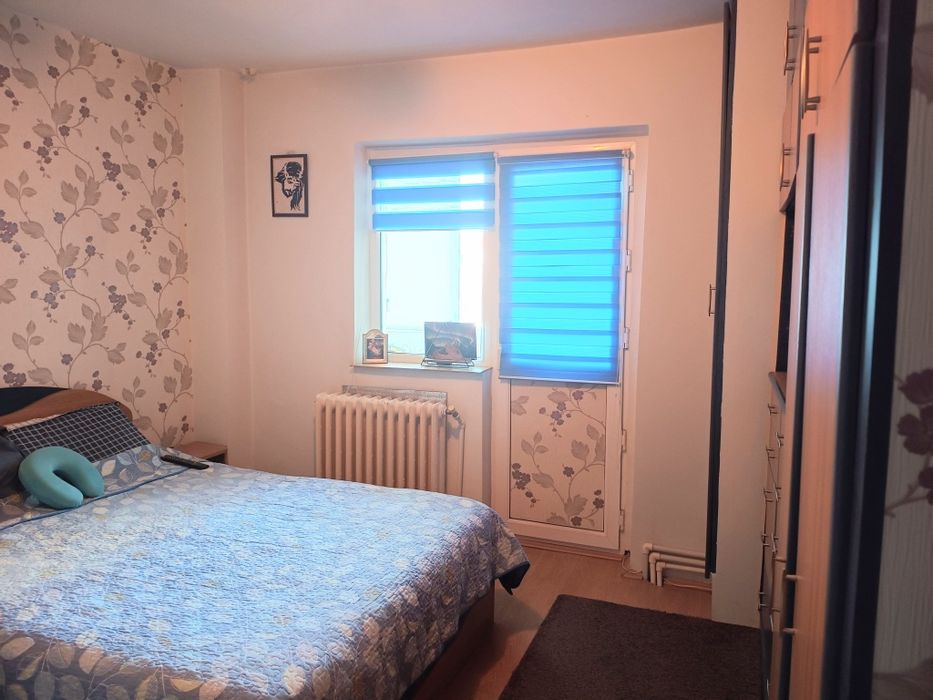 Vând apartament cu 2 camere la etajul 2 din 4 zona Casa de sănătate