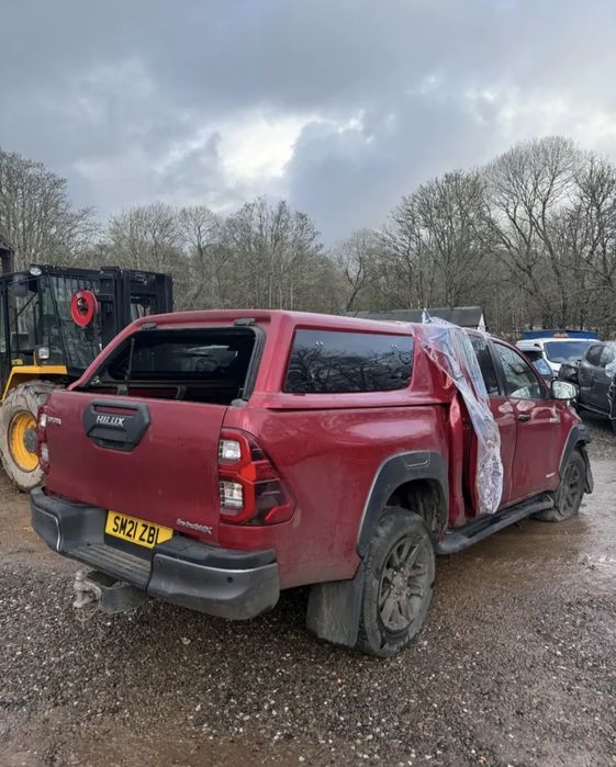 Bara spate/Carlig remorcare Toyota Hilux 2016-2024