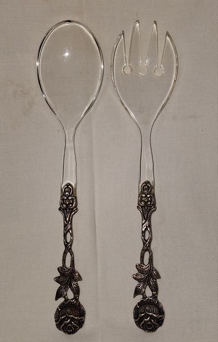 Прибори комплект със сребърни дръжки с роза