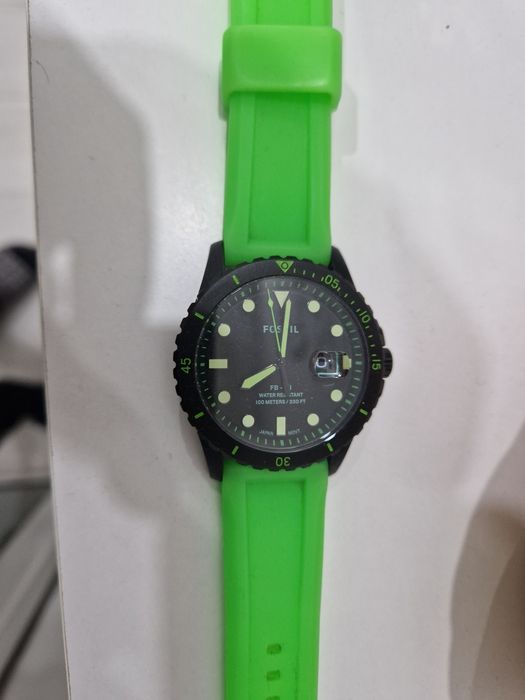 Ceas Fossil curea silicon