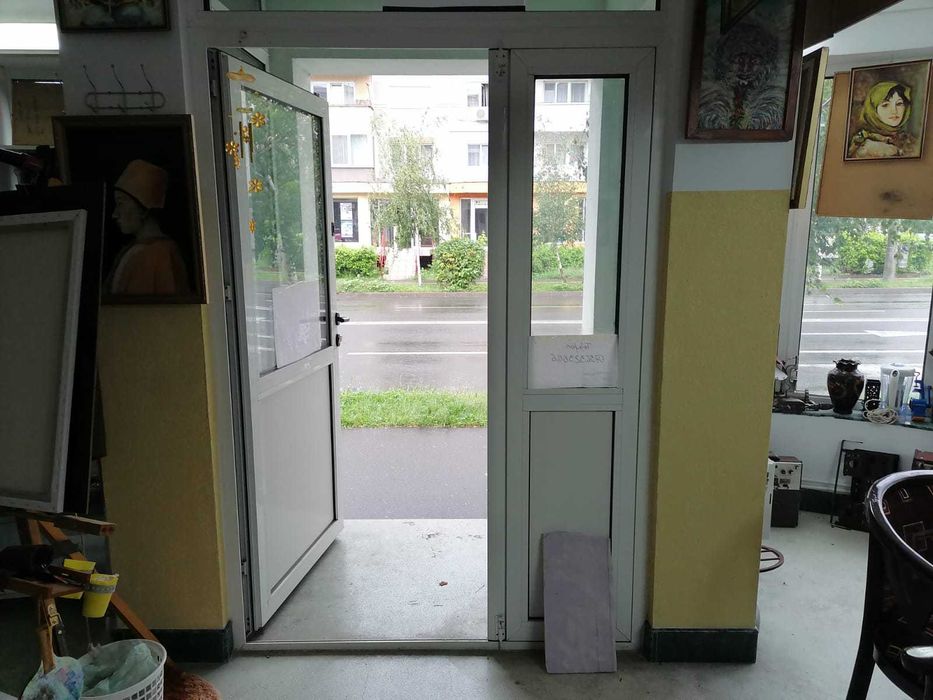 Spatiu comercial + apartament anexat