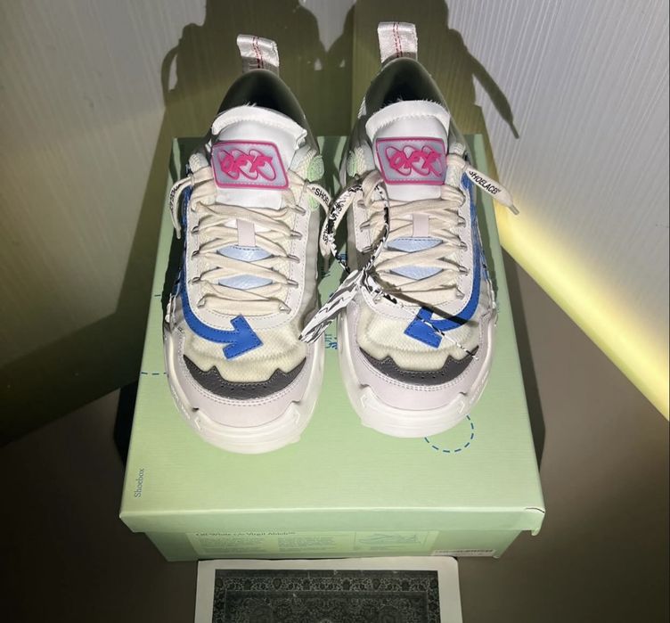 Adidasi off white odsy 1000