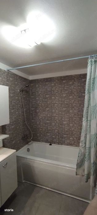 Apartament la etaj intermediar, balcon, zona Eroilor