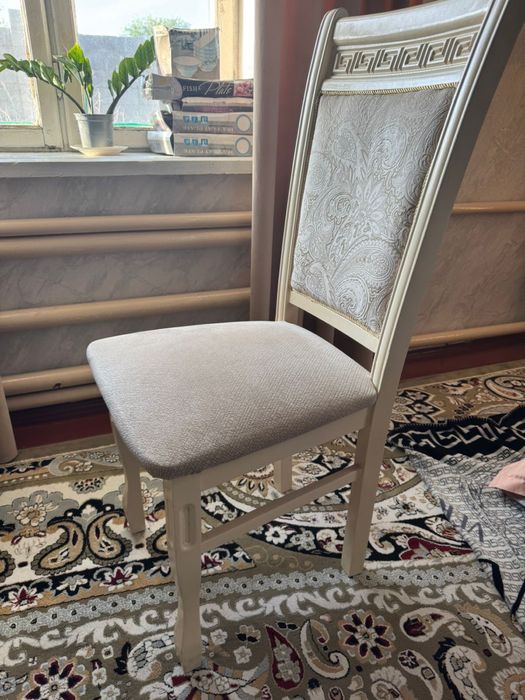 Продам стол и стулья