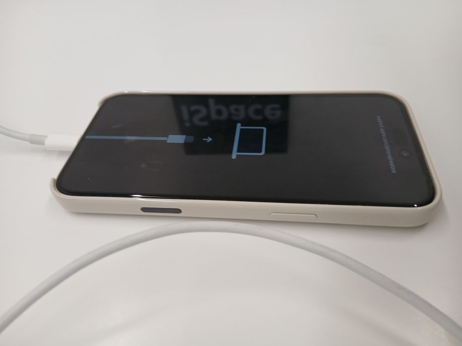 Iphone 16 plus белый