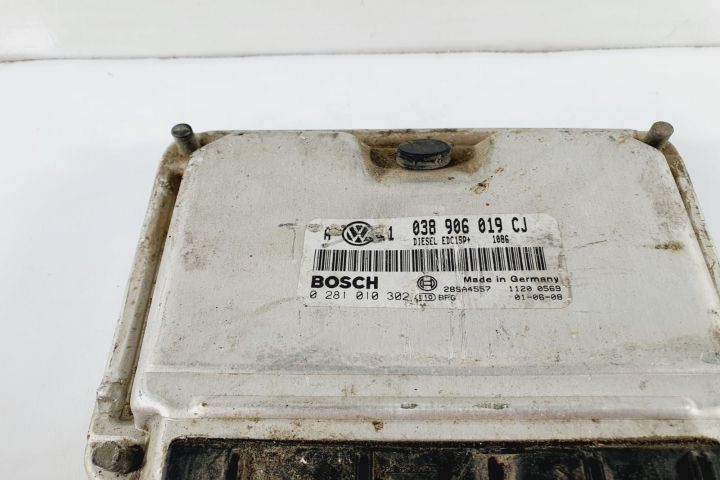Calculator motor ecu 1.9 tdi auy ajm 038906019cj Audi A3 8L seria