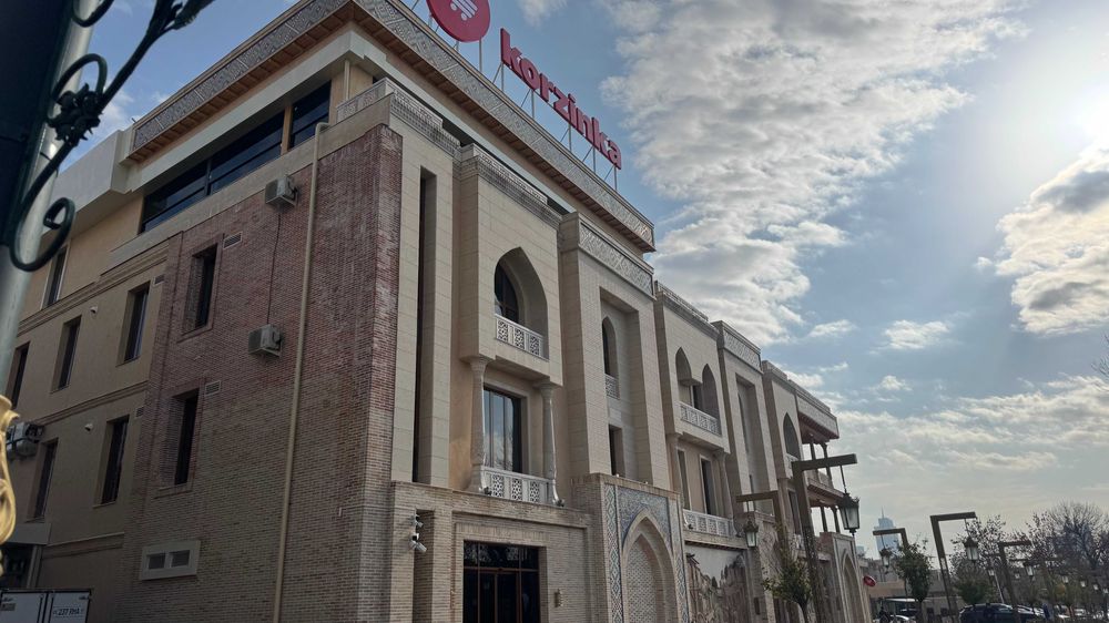 Сдаётся новая 1-комнатная квартира-студия (ориентир — Хаст-Имам).