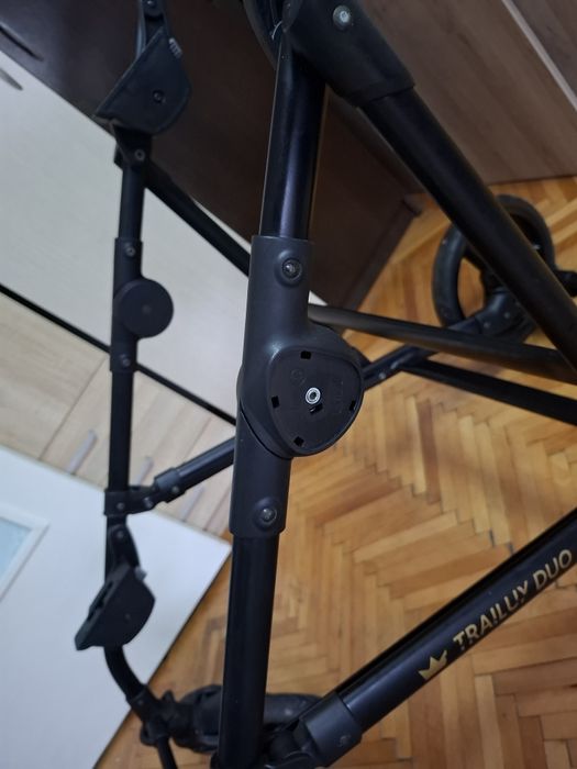 Vând carucior pentru gemeni 3 în 1