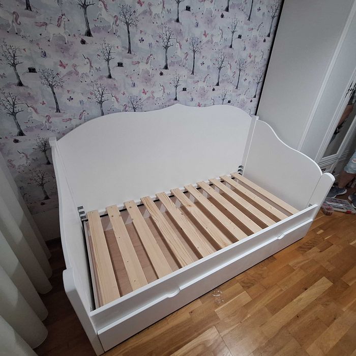 TRANSPORT GRATUIT.Pat din lemn masiv cu spatiu pt.depozitare.Cod 123