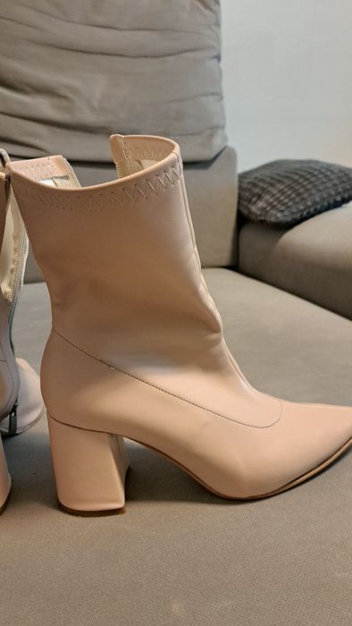 Botine roz-bej, 37, stare foarte buna