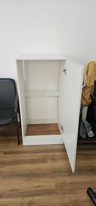 Мебел для дома (шкаф и стол)