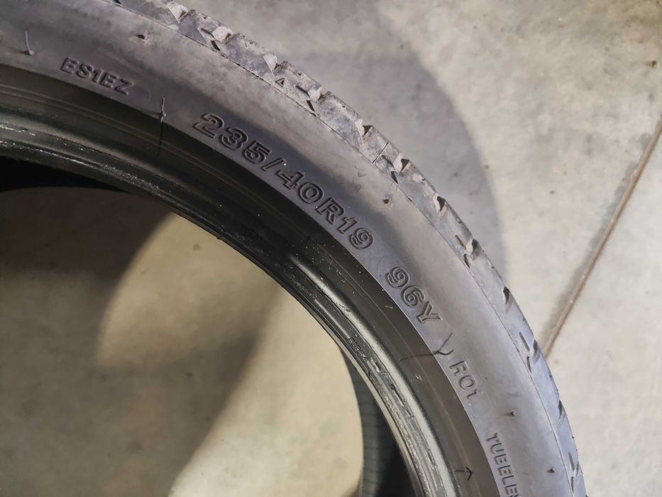 2бр.летни гуми 235/40/19 Bridgestone