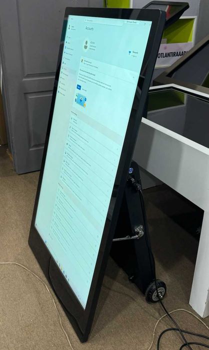 Внешний ЖК-дисплей 55" (8 часов непрерывной работы от батареи)