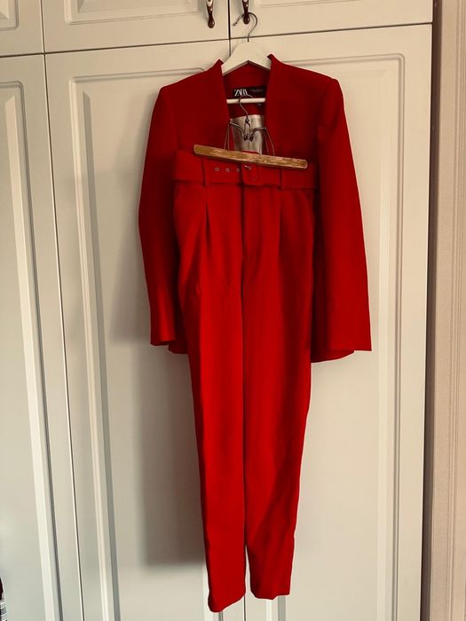 Costum Zara , sacou si pantaloni masura Xs /S ,culoare rosu , NOU !