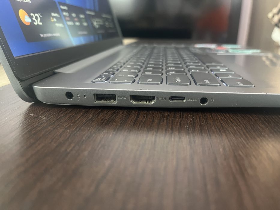 Laptop Lenovo Ryzen 5, 16GB RAM, SSD 512GB | Performanță excelentă