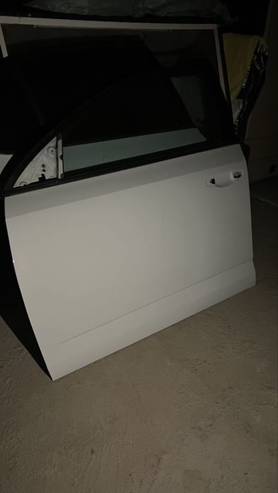 Продам двери оригинал skoda octavia
