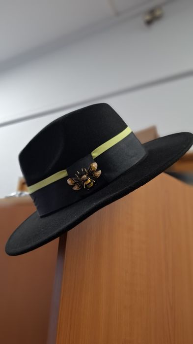 Филцова шапка Brickyou с брошка