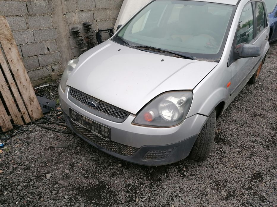 Bara capota aripa far usa trager Ford Fiesta