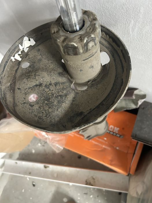 Стойки передние б/у Камри 40