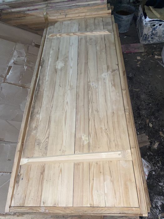 Деревянные двери для бани