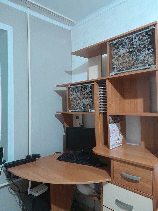 Продам стол письменый