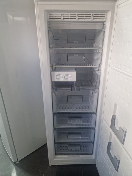 Фризер Bloomberg A++ No Frost