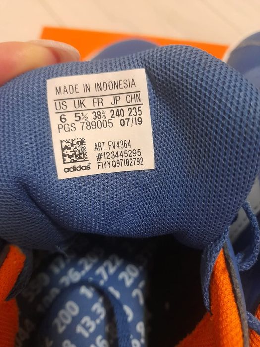 Чисто нови адидас