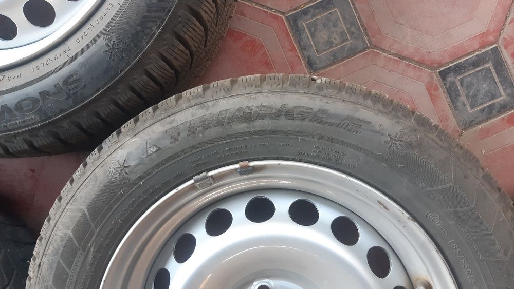 Продам шины с дисками. R15
