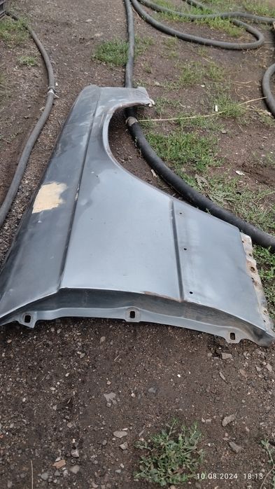 Продам крыло мерседес 190