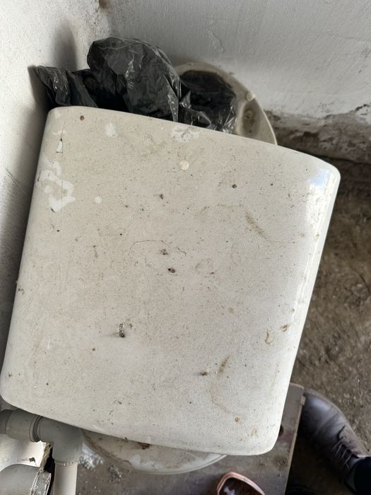 Унитаз 1 комплект сатылады.2 жыл қолданылған.