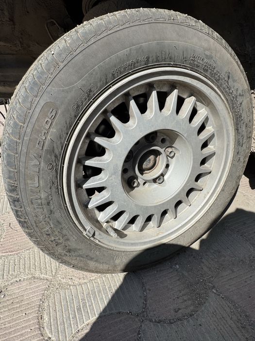 Продам комплект шин с дисками летние