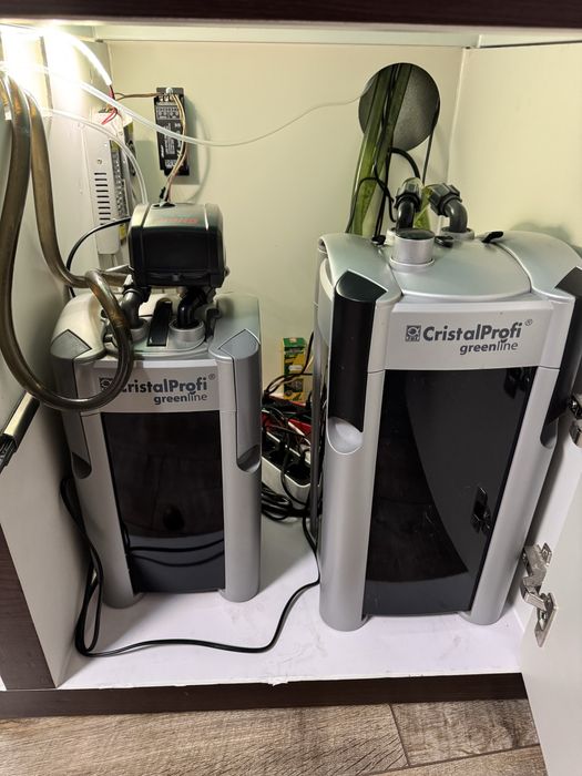 Два Оборудвани аквариума 650+125л с шкаф и риби