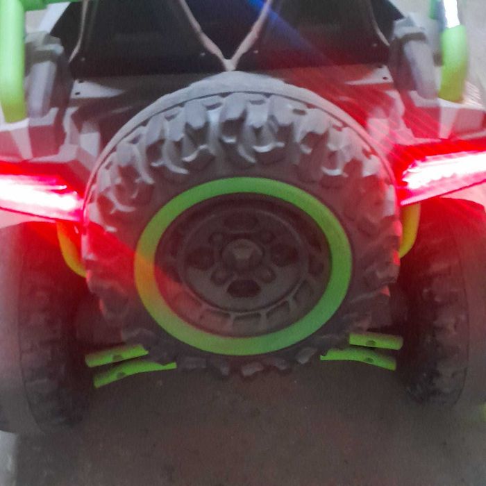 Детский электромобиль. на 6-9 лет.