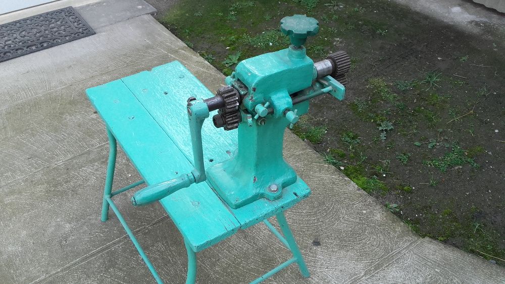 Masina bordurat tabla. Zig zag