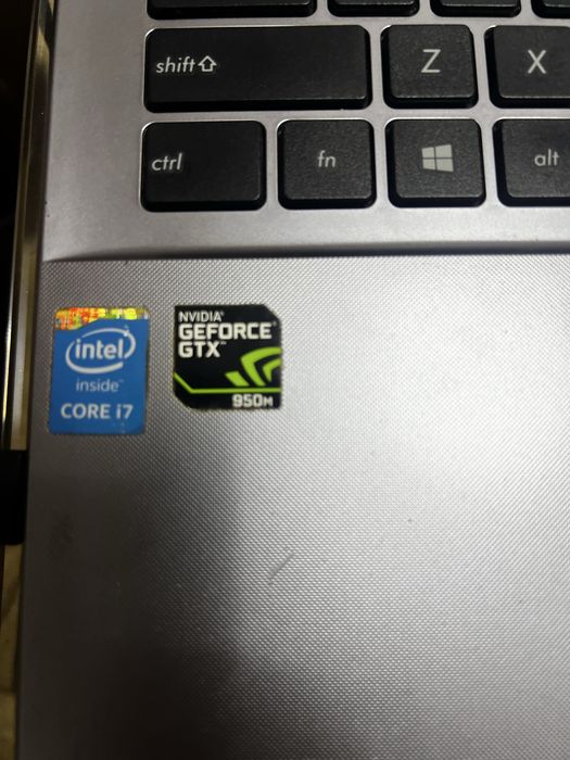 Laptop asus i7 model f550j