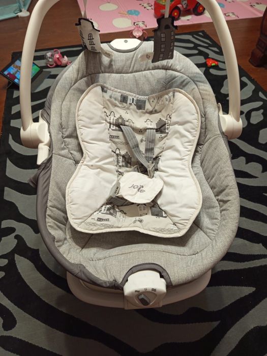 Продам детский шезлонг Joie