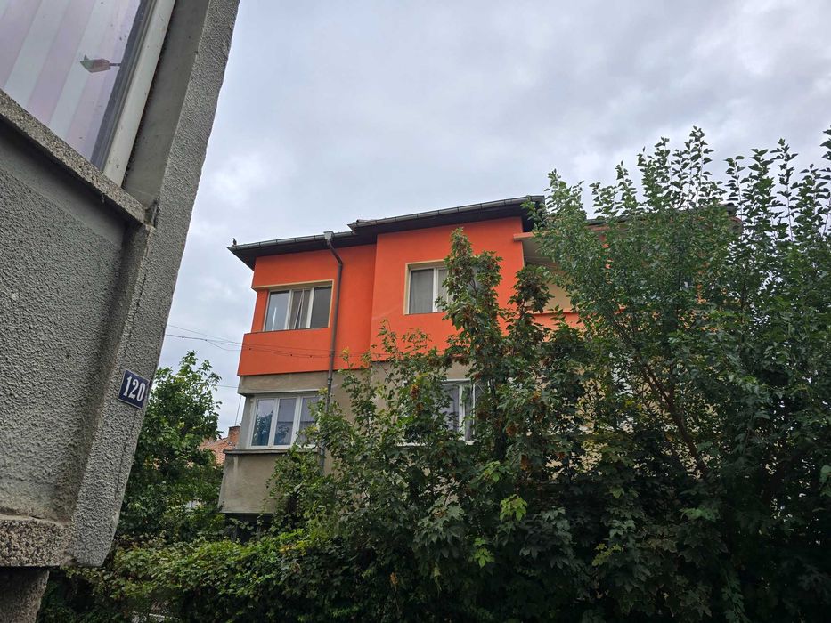 Продава апартамент